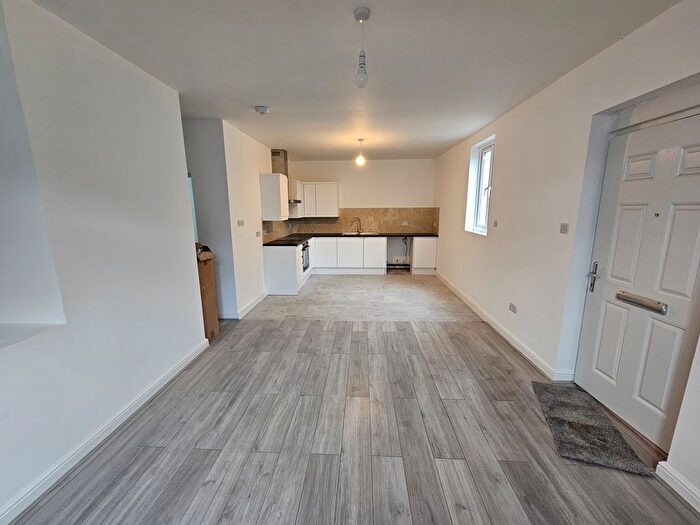 2 Bedroom Flat To Rent In Old Bedford Road, Luton, LU2