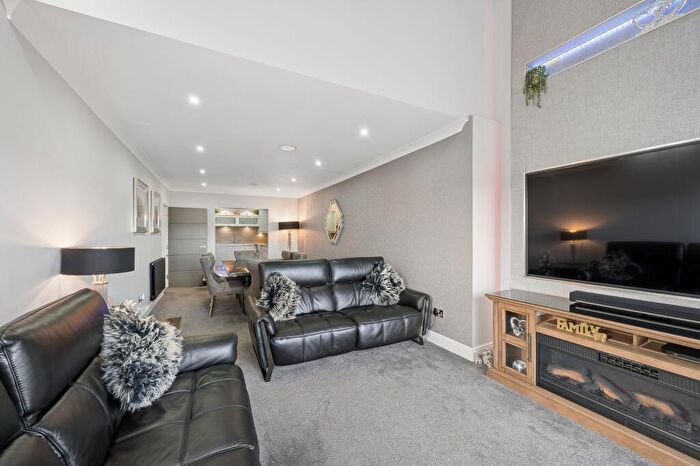 2 Bedroom Flat For Sale In Jardine Place, Bathgate, EH48