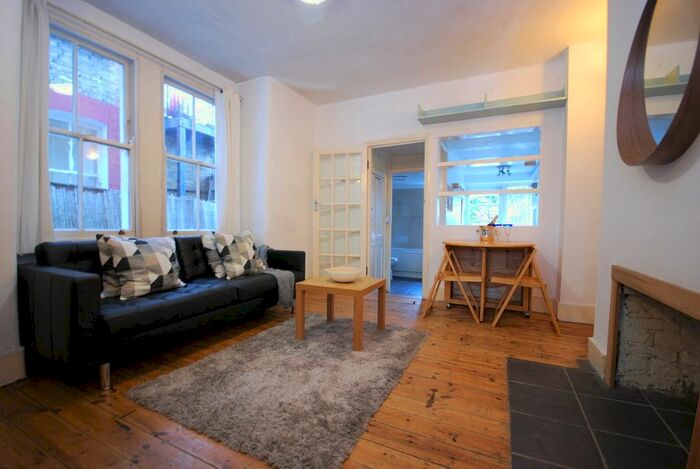 2 Bedroom Flat To Rent In Coverton Road, Tooting Broadway, SW17