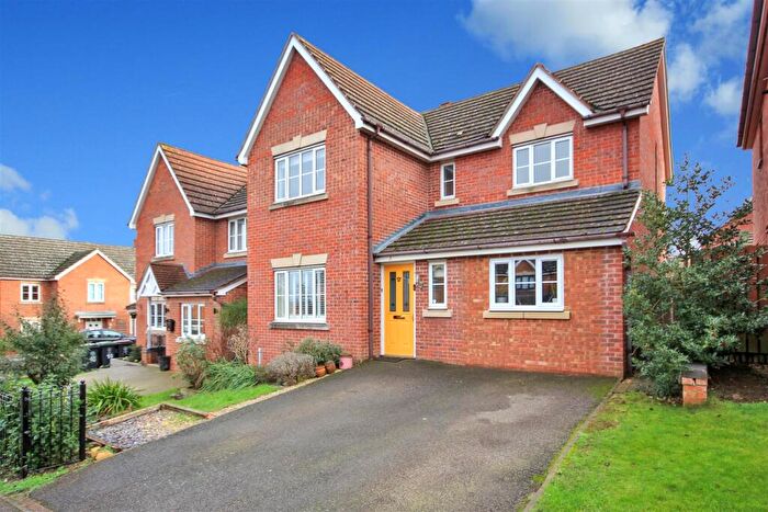 4 Bedroom Detached House For Sale In Farndish Close, Rushden, NN10