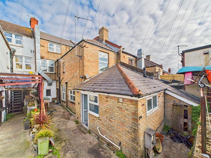 1 Bedroom Apartment For Sale In Southbourne Grove, Bournemouth, Dorset, BH6