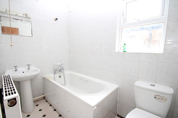 3 Bedroom Flat To Rent In Ledbury Place, Croydon Cro, CR0
