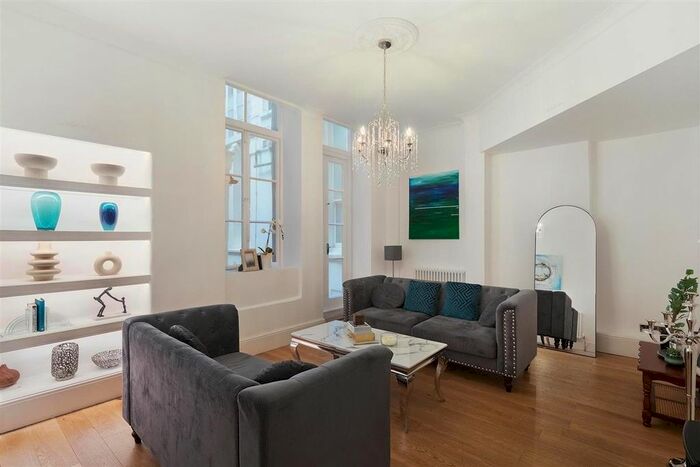 2 Bedroom Flat To Rent In Courtfield Gardens, London, SW5