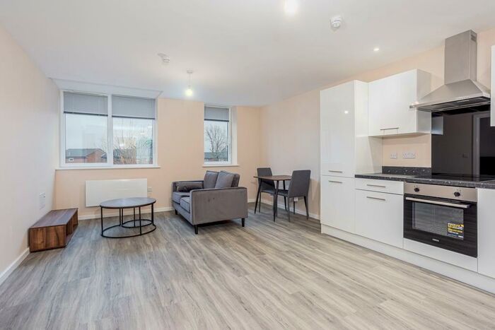 1 Bedroom Apartment To Rent In Southwood House, M5