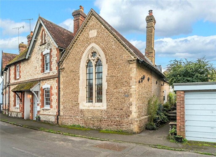 2 Bedroom End Of Terrace House For Sale In The Street, Frensham, Farnham, Surrey, GU10