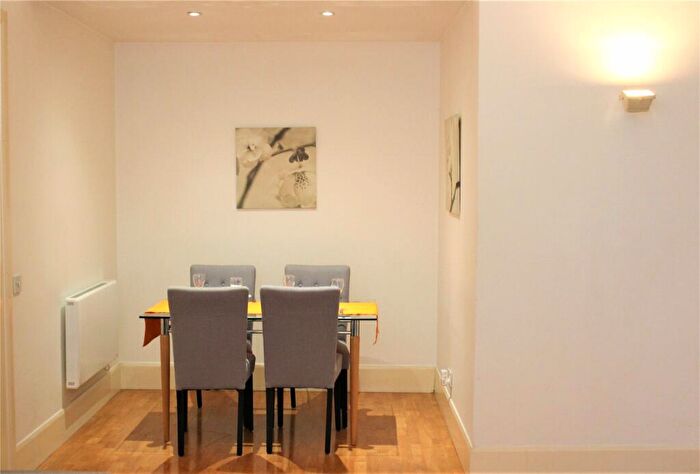 2 Bedroom Apartment To Rent In Dingley Road, Islington, London, EC1V