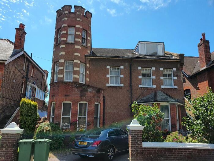 3 Bedroom Flat To Rent In St. Matthews Gardens, St. Leonards-On-Sea, TN38