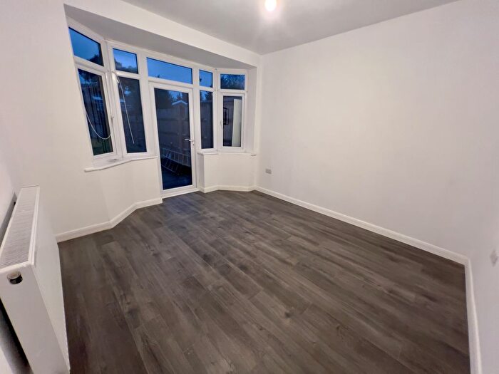 3 Bedroom End Of Terrace House To Rent In Burns Avenue, Southall, UB1