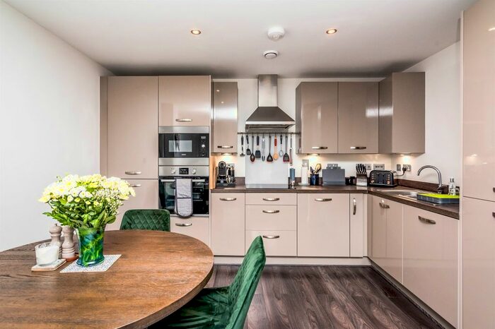 2 Bedroom Flat To Rent In Sandford Gate, Lichfield, WS13