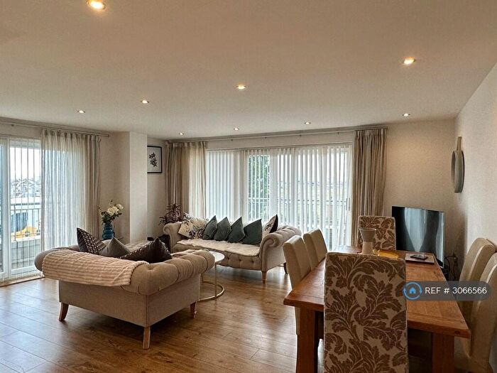 3 Bedroom Flat To Rent In Hesperus Broadway, Edinburgh, EH5