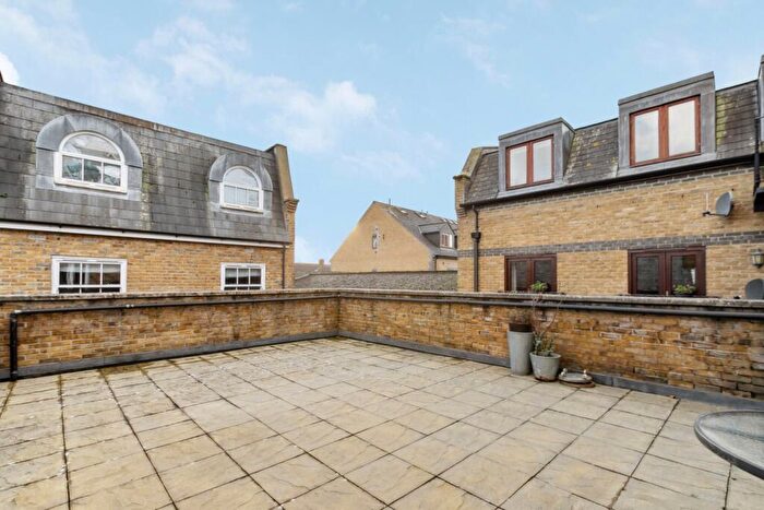 2 Bedroom Flat To Rent In Chiswick High Road, London, W4