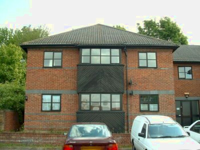 1 Bedroom Flat To Rent In Constitution Road, Chatham, ME5