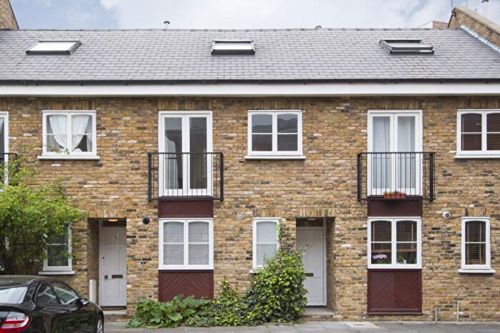 3 Bedroom Terraced House To Rent In Gateway Mews, Shacklewell Lane, London, E8