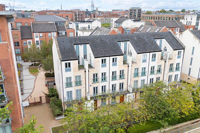 5 Bedroom Town House For Sale In Kings Pool Walk, York City Centre, YO1