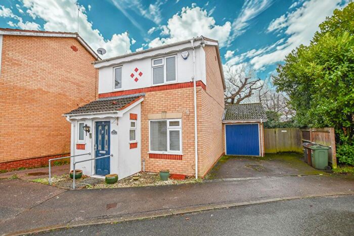 3 Bedroom Link Detached House For Sale In Halsey Park, London Colney, AL2