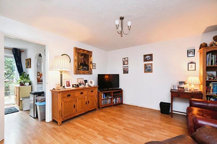 3 Bedroom End Of Terrace House For Sale In Hudson Way, Swindon, SN25