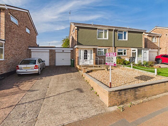3 Bedroom Semi-Detached House For Sale In Chepstow Avenue, Bridgwater, TA6