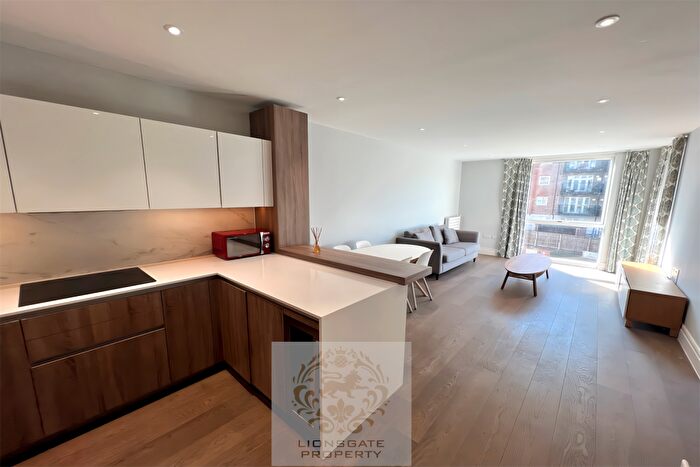 2 Bedroom Apartment To Rent In Hamond Court, Kingston, KT2