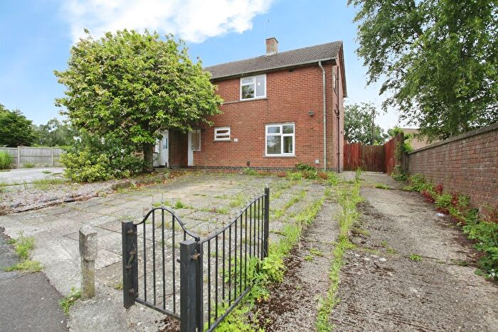 3 Bedroom Semi-Detached House For Sale In Lawford Lane, Rugby, CV22