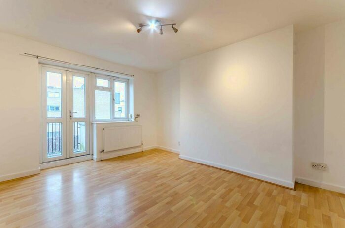 2 Bedroom Flat To Rent In New North Road, Islington, London, N1