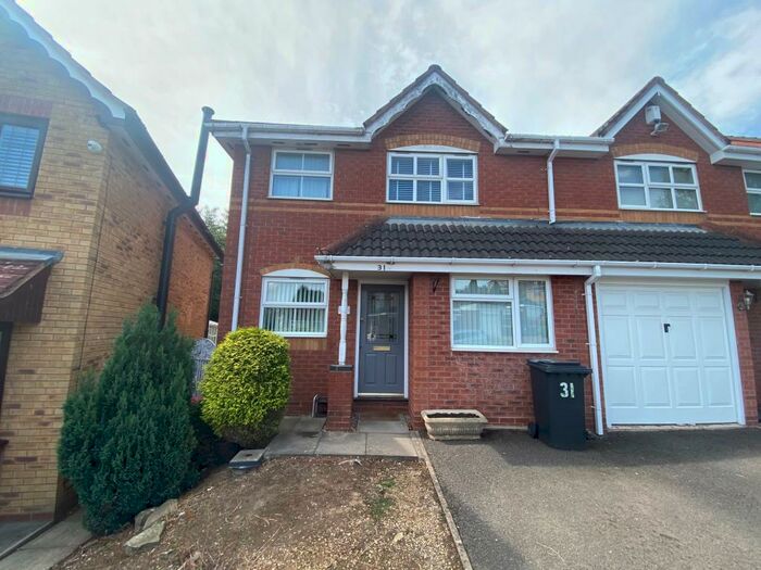 3 Bedroom House To Rent In Hillside, Hartshill, CV10