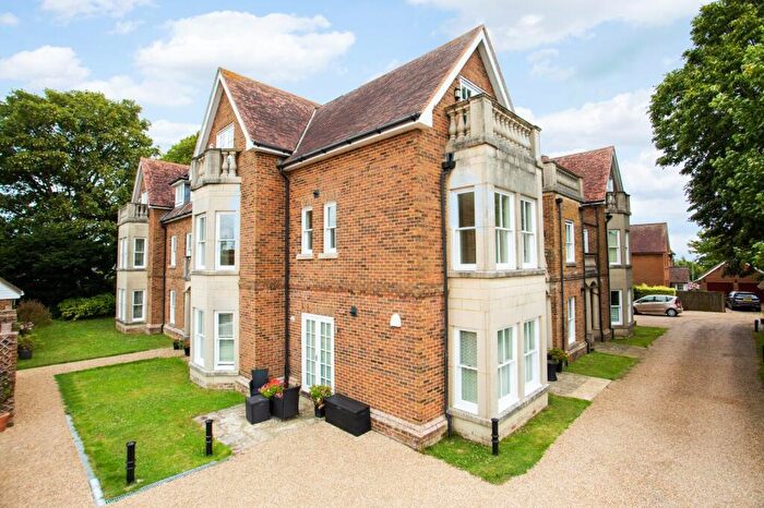 3 Bedroom Flat For Sale In St. Georges Place, St. Margarets-At-Cliffe, Dover, CT15