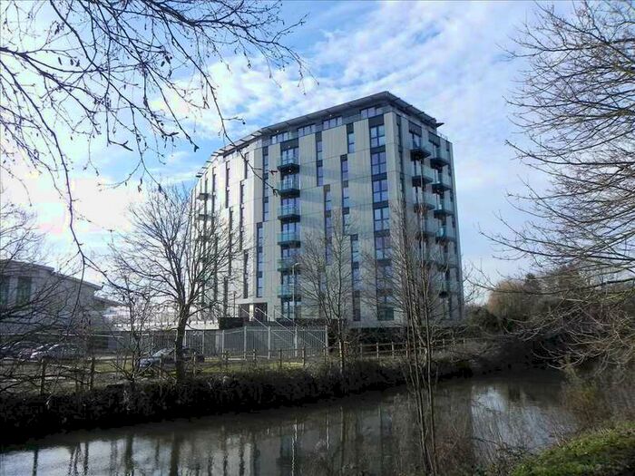 2 Bedroom Apartment To Rent In City Centre Apartment With Park Views, CM2