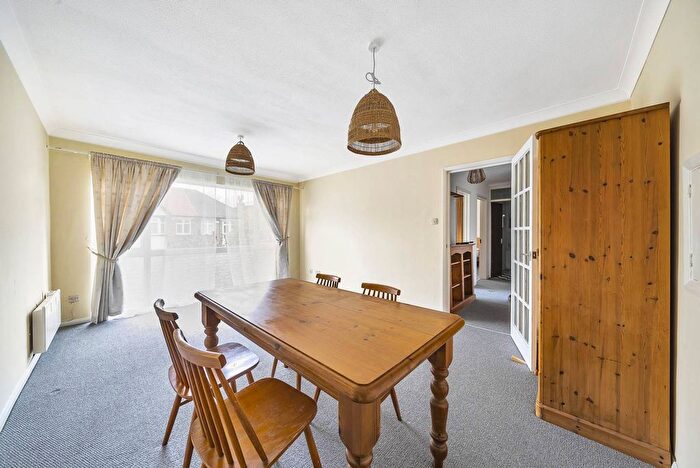 2 Bedroom Flat To Rent In Cavendish Road, Colliers Wood, London, SW19