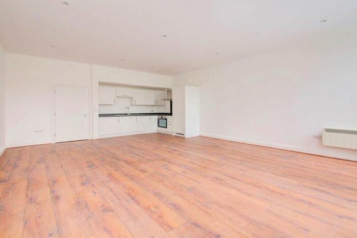 3 Bedroom Flat To Rent In Christchurch Avenue, Kilburn, NW6