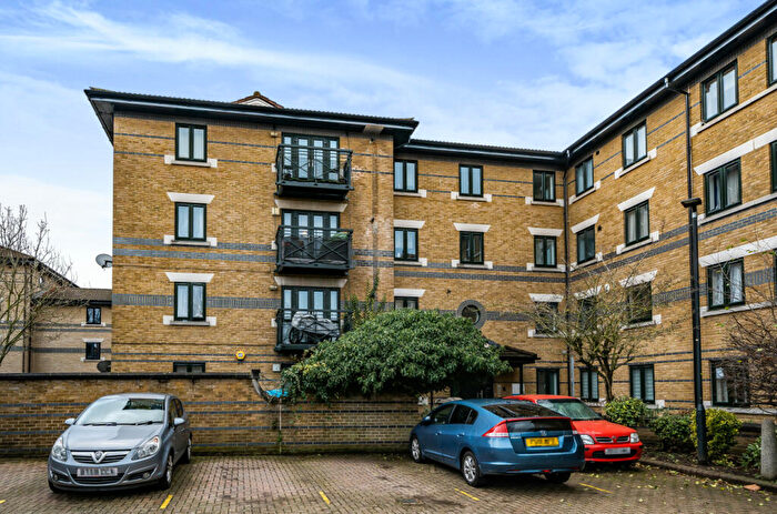 1 Bedroom Apartment To Rent In Birkdale Close, London, SE16