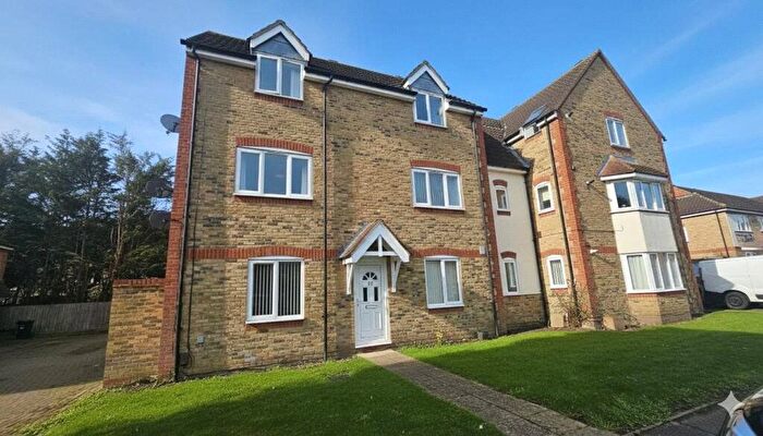 2 Bedroom Flat To Rent In Heathfield Park Drive, Chadwell Heath, Romford, RM6
