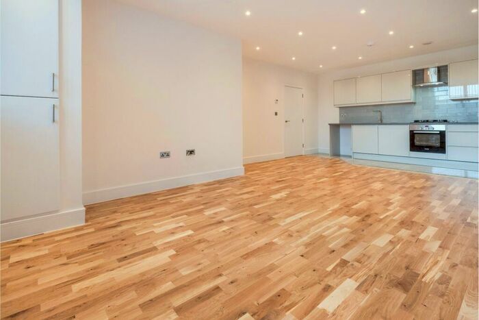 2 Bedroom Apartment To Rent In Oak House, Harvest Crescent, GU51