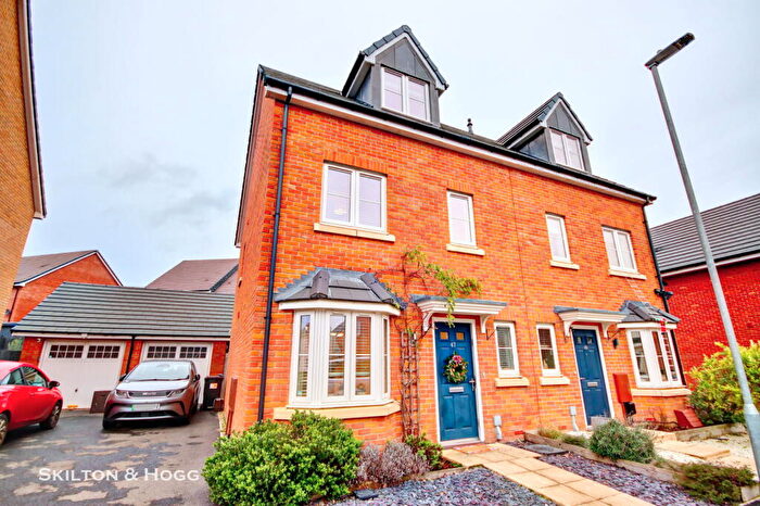 3 Bedroom Semi Detached House For Sale In Walsingham Drive, Daventry, NN11