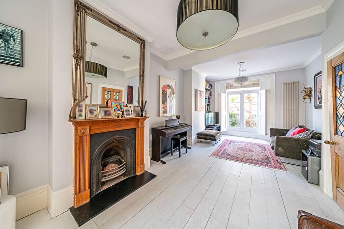 3 Bedroom Terraced House For Sale In De Beauvoir Road, London, N1