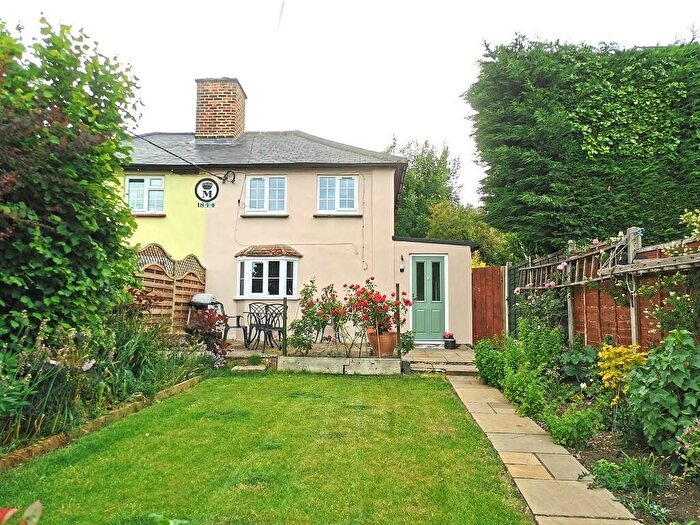 3 Bedroom Semi-Detached House For Sale In Duck Street, CM6