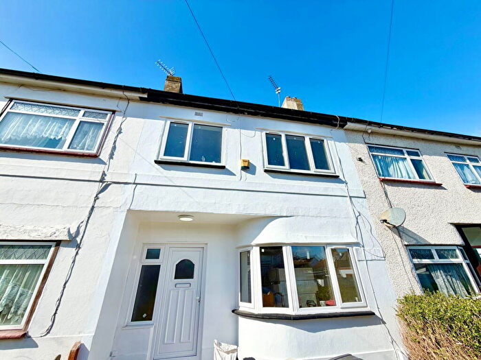 3 Bedroom Terraced House For Sale In Perth Avenue, Kingsbury, London, NW9