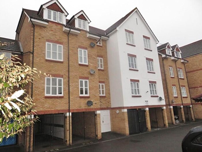 2 Bedroom Flat To Rent In Highgrove Mews, Grays, RM17