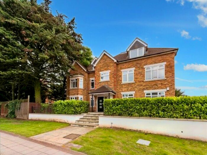 2 Bedroom Flat To Rent In Watford Way, London, NW7