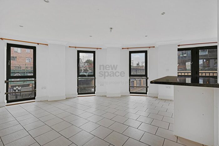 3 Bedroom Flat To Rent In Ment House, Mentmore Terrace, London Fields, E8