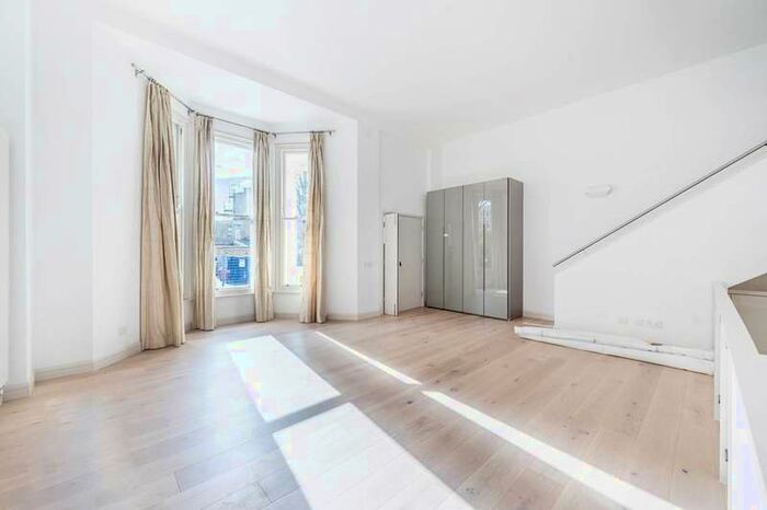 4 Bedroom Flat To Rent In Earls Court Square, Earls Court, SW5