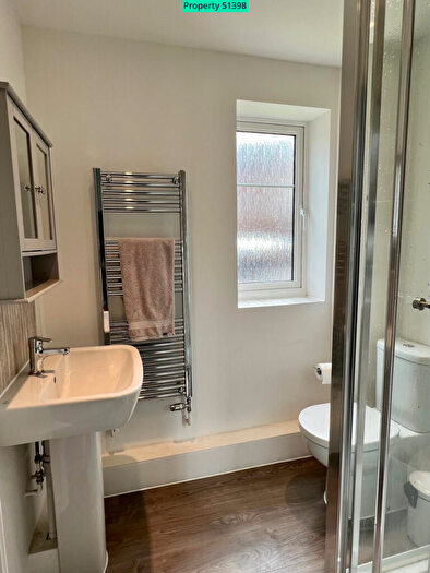 2 Bedroom Flat For Sale In Foxglove Drive, Crawley, RH10