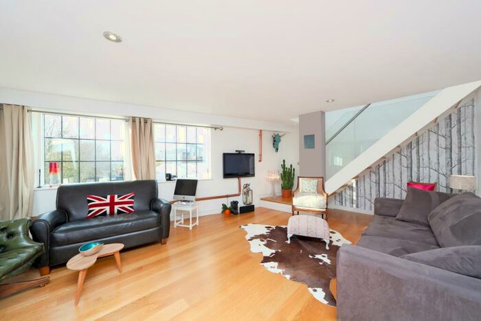 2 Bedroom Flat To Rent In York Road, London, SW11