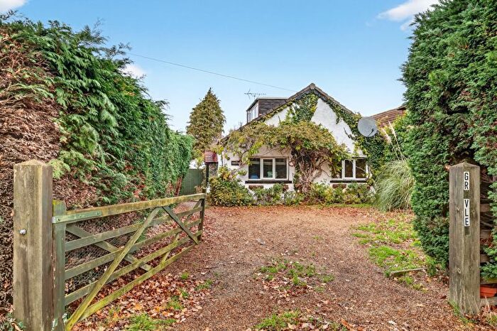 4 Bedroom Detached House To Rent In Field Common Lane, Walton-On-Thames, KT12