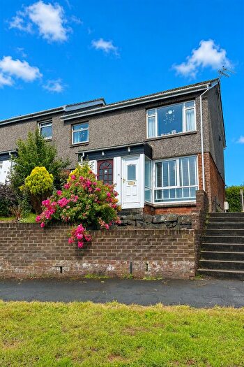 2 Bedroom Flat To Rent In Tolsta Crescent, Falkirk, FK2