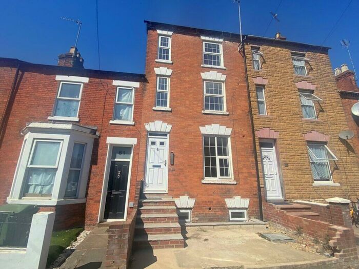 2 Bedroom Apartment To Rent In West Street, Banbury, Oxon, OX16