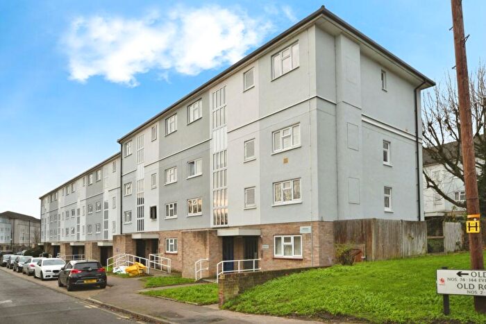 1 Bedroom Apartment For Sale In Old Road, Enfield, EN3