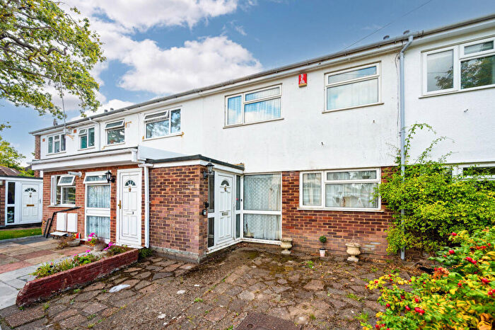 3 Bedroom Terraced House For Sale In Frailey Hill, Woking, GU22