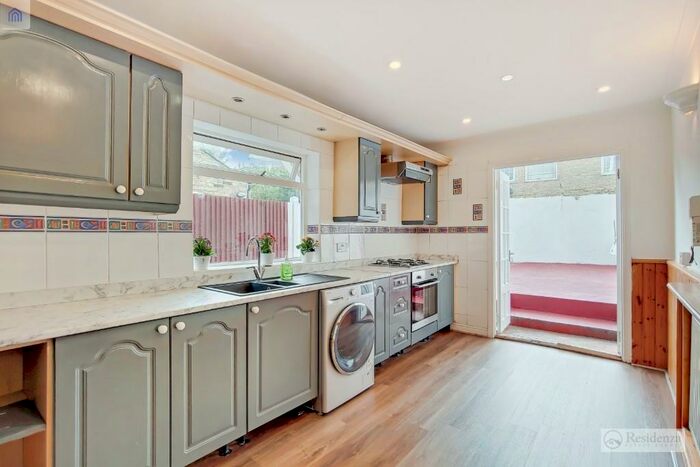 5 Bedroom Terraced House To Rent In Ravenswood Road, London, SW12