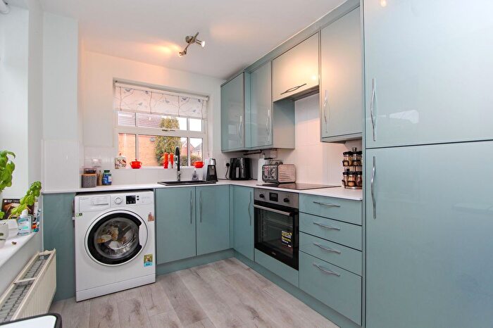 2 Bedroom Flat For Sale In Gunner Grove, Montgomery House, B75