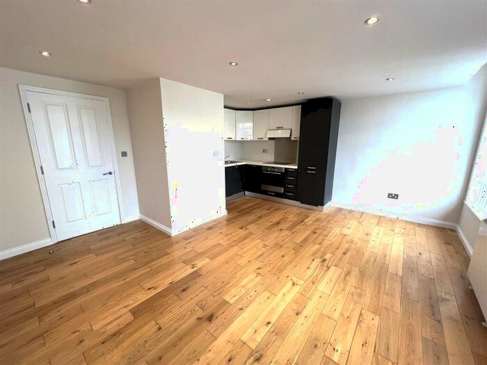 1 Bedroom Flat To Rent In Hill House, Western Road, Hove, BN3